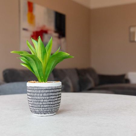 Main Street View Apartment Престуик Екстериор снимка